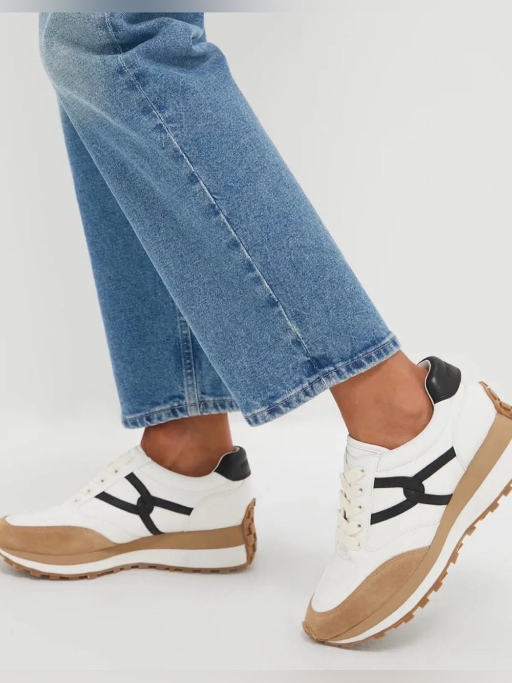 Veronica Beard Valentina Women’s Low Top Sneakers Coconut /Black size 7M